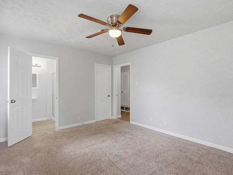 2120 Nottingham Blvd — Photo 18