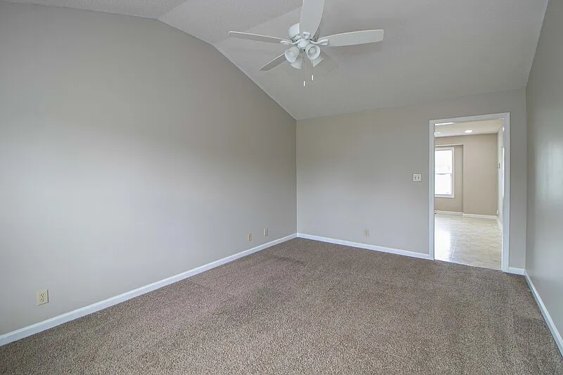 3 bed, 2.0 bath, 1050 sqft, $1,380 — Photo 2