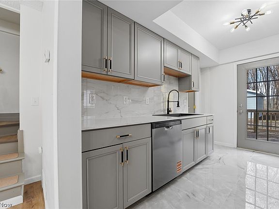 5th image of 119 Pleasant Ave