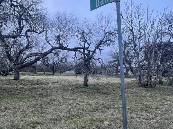 597 E Park St, Cuero, TX 77954