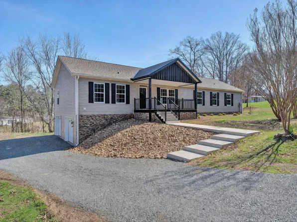 200 Surber Dr, Moneta, VA 24121