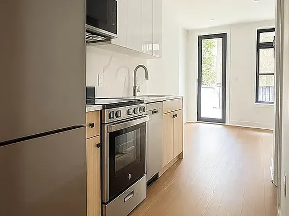 307 West 39th Street image 5 of 9