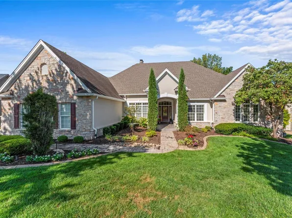 1426 Country Lake Estates Dr, Chesterfield, MO 63005