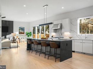 4810 3rd St N, Arlington, VA 22203