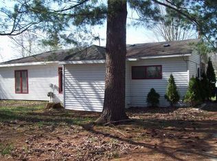 1099 Pinetree St, Beaverton, MI 48612