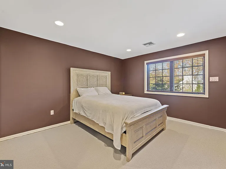244 Mathers Rd — Photo 37