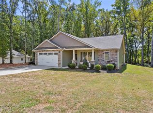 1008 Saluda Dr, Williamston, SC 29697