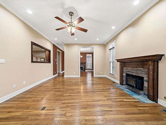 5th image of 3639 Holly Springs Rd