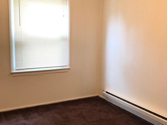 Bedroom (view 2)