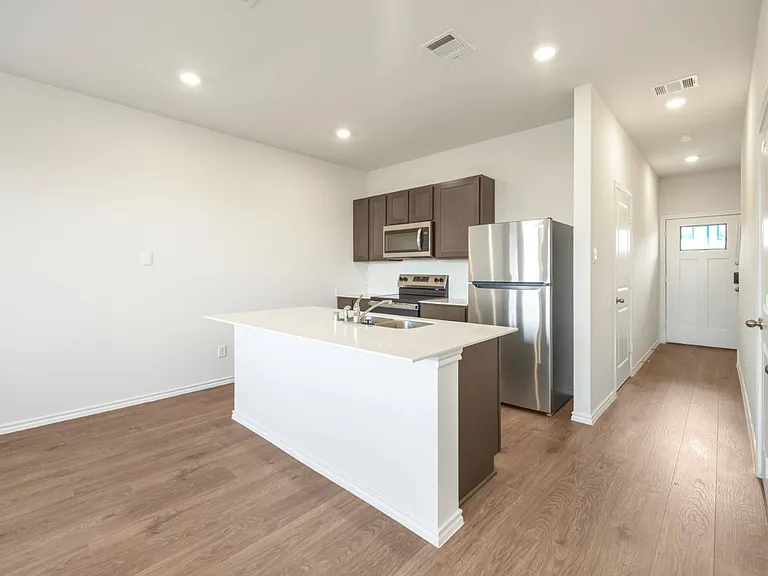 318 Tall Cedar Way — Photo 4