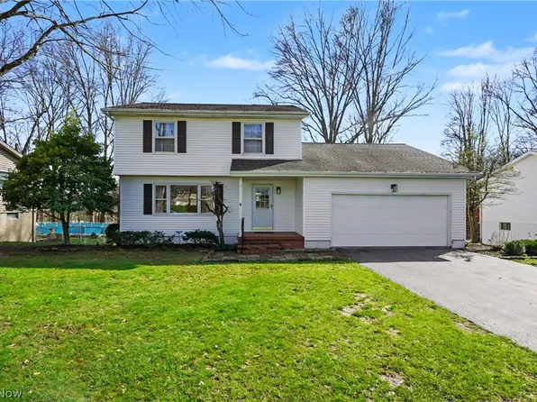 4765 Warwick Dr S, Canfield, OH 44406