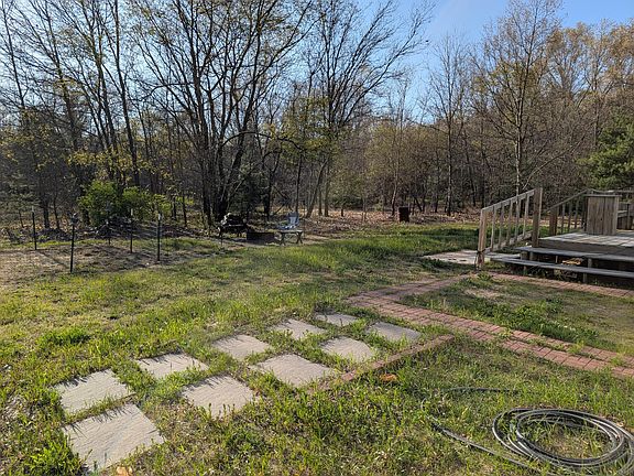 4th image of 626 W River Rd