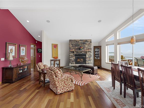 3rd image of 1028 Shorecrest Pl