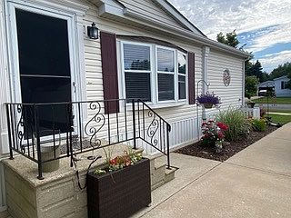 4th image of 34 Petunia Cir