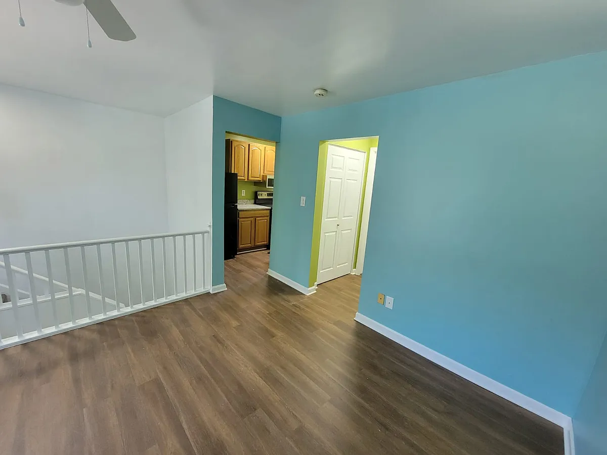 Building Photo - 807 Stoll St #2