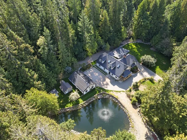 8401 Lawrence Rd, Central Saanich, BC V8M 1S5
