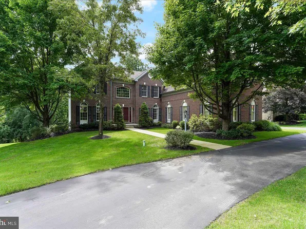 125 Shelbourne Ln, Phoenixville, PA 19460