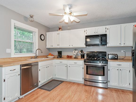 3rd image of 1199 Independence Dr