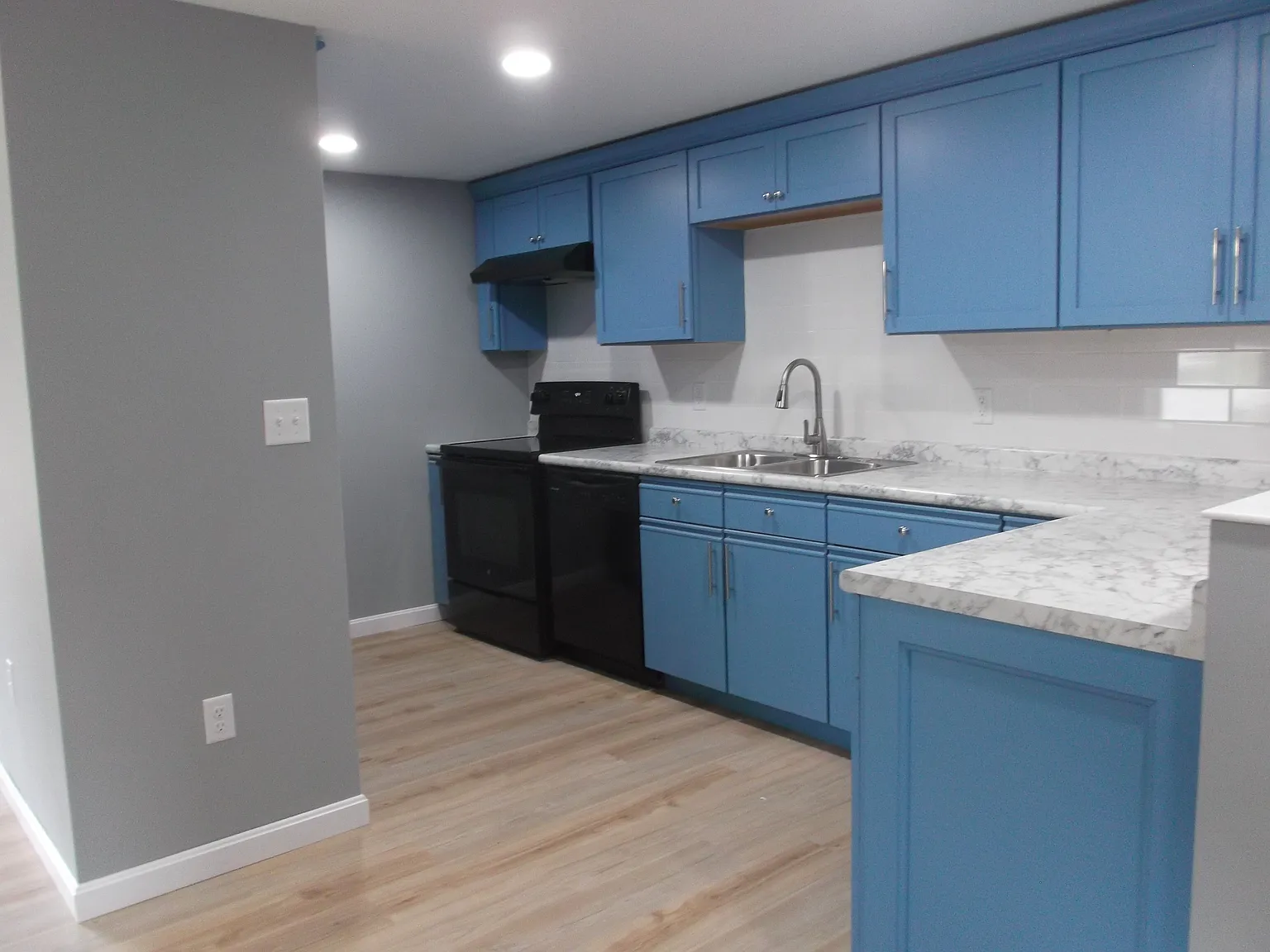 2 bed, 900 sqft, $1,900 — Photo 3