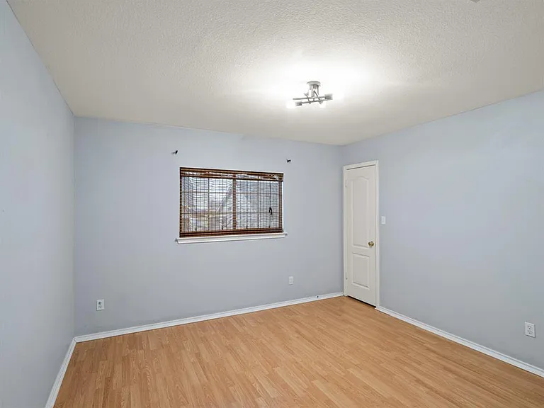 2411 Lavendale Ct — Photo 17