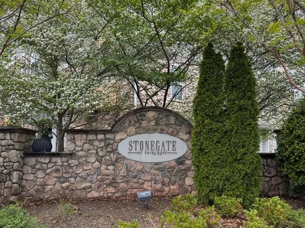 5170 William Colin Ct APT F, Centreville, VA 20120