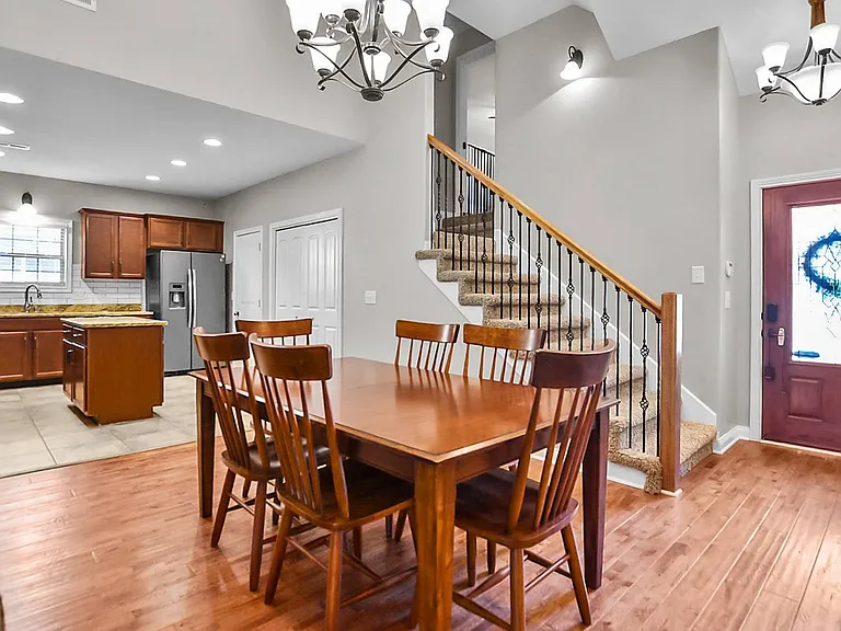 750 Cavalier Dr — Photo 5