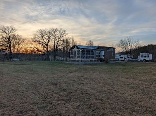 137 Cowboy Ln, Hot Springs, NC 28743