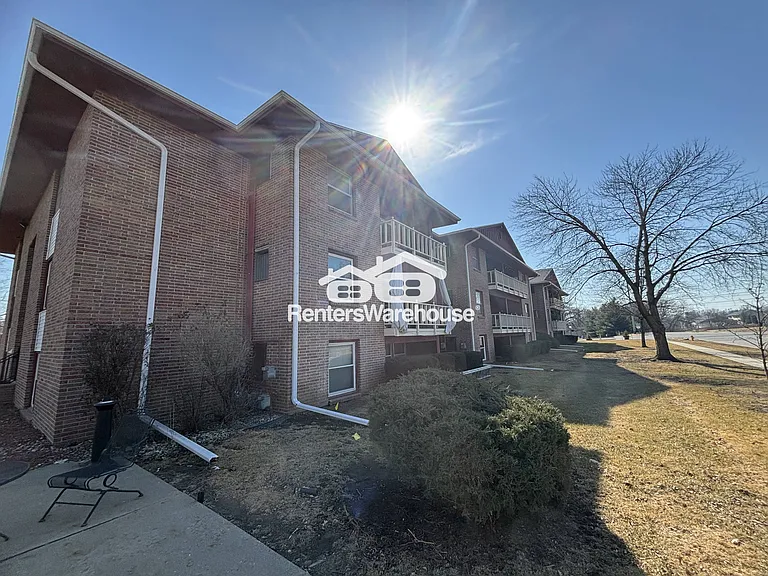 7815 Douglas Ave #102 — Photo 15