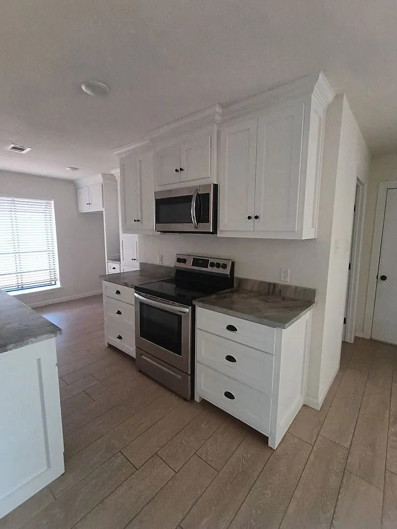 Beautifully Redone and Updated Three Bedroom/Two Bath Home — Photo 4