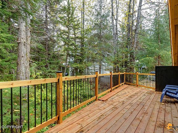 5th image of 186 Banff Cir