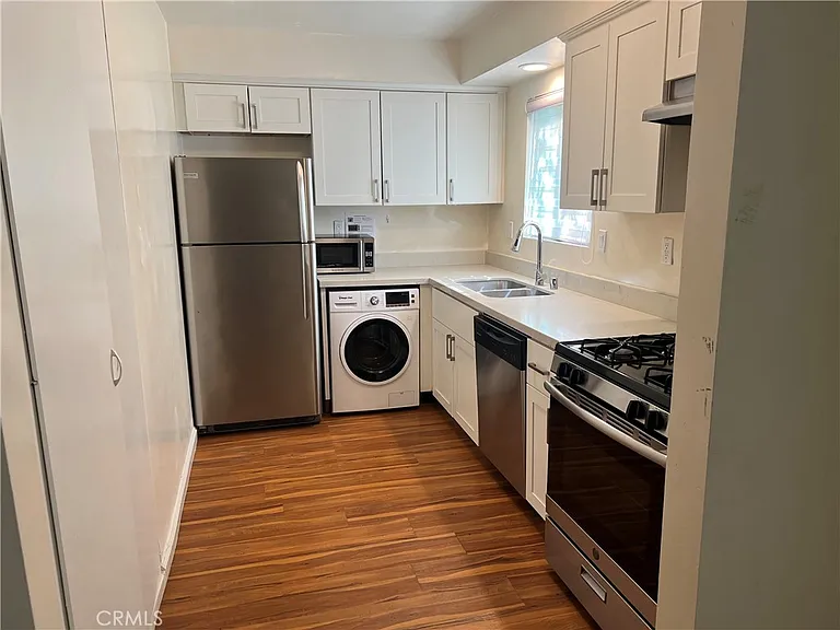 265 N Oakland Ave #7 — Photo 7