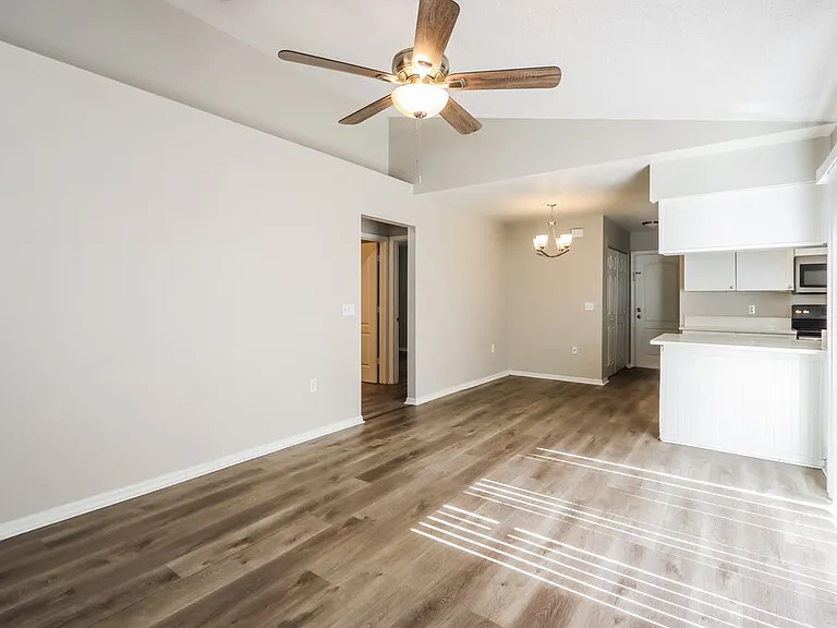 1023 Malletwood Dr — Photo 4