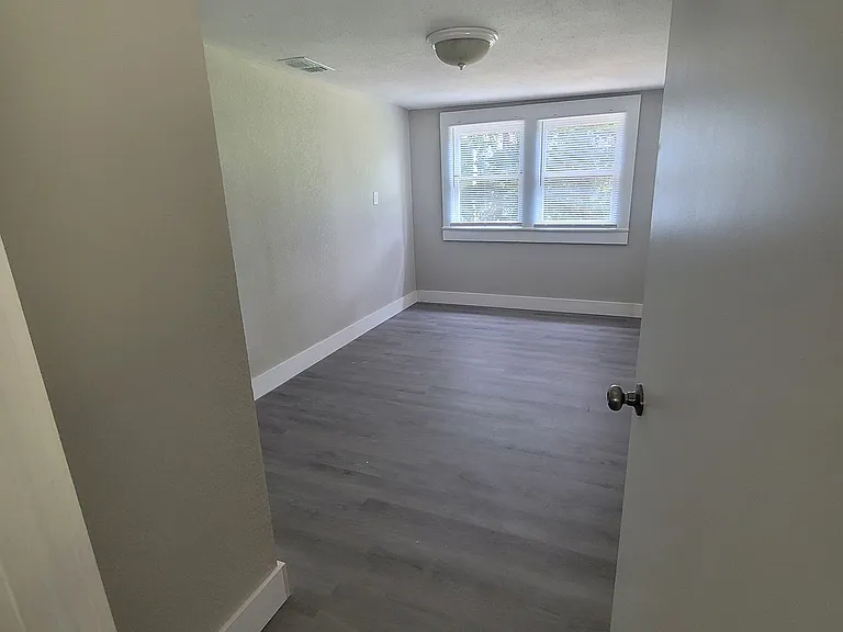 313 N Walnut St — Photo 9