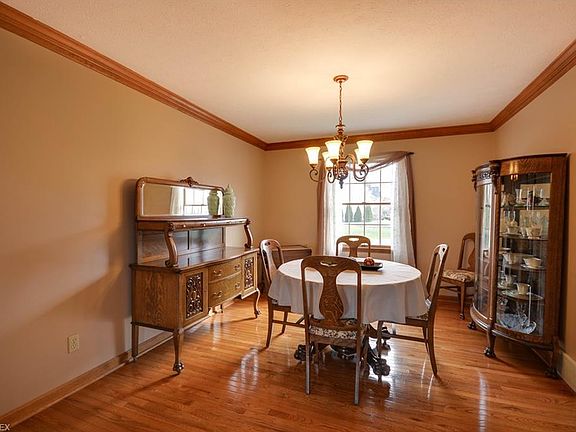 4th image of 8831 Forest View Dr