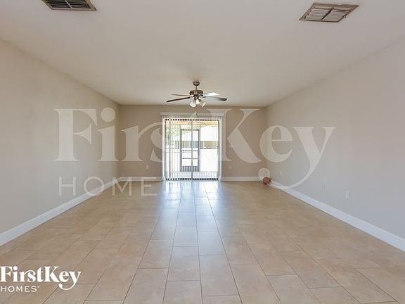 3rd image of 932 Fallbrooke Ave