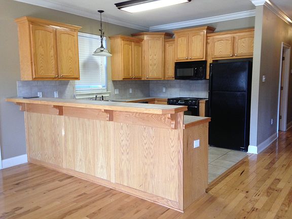 Large kitchen with breakfast bar