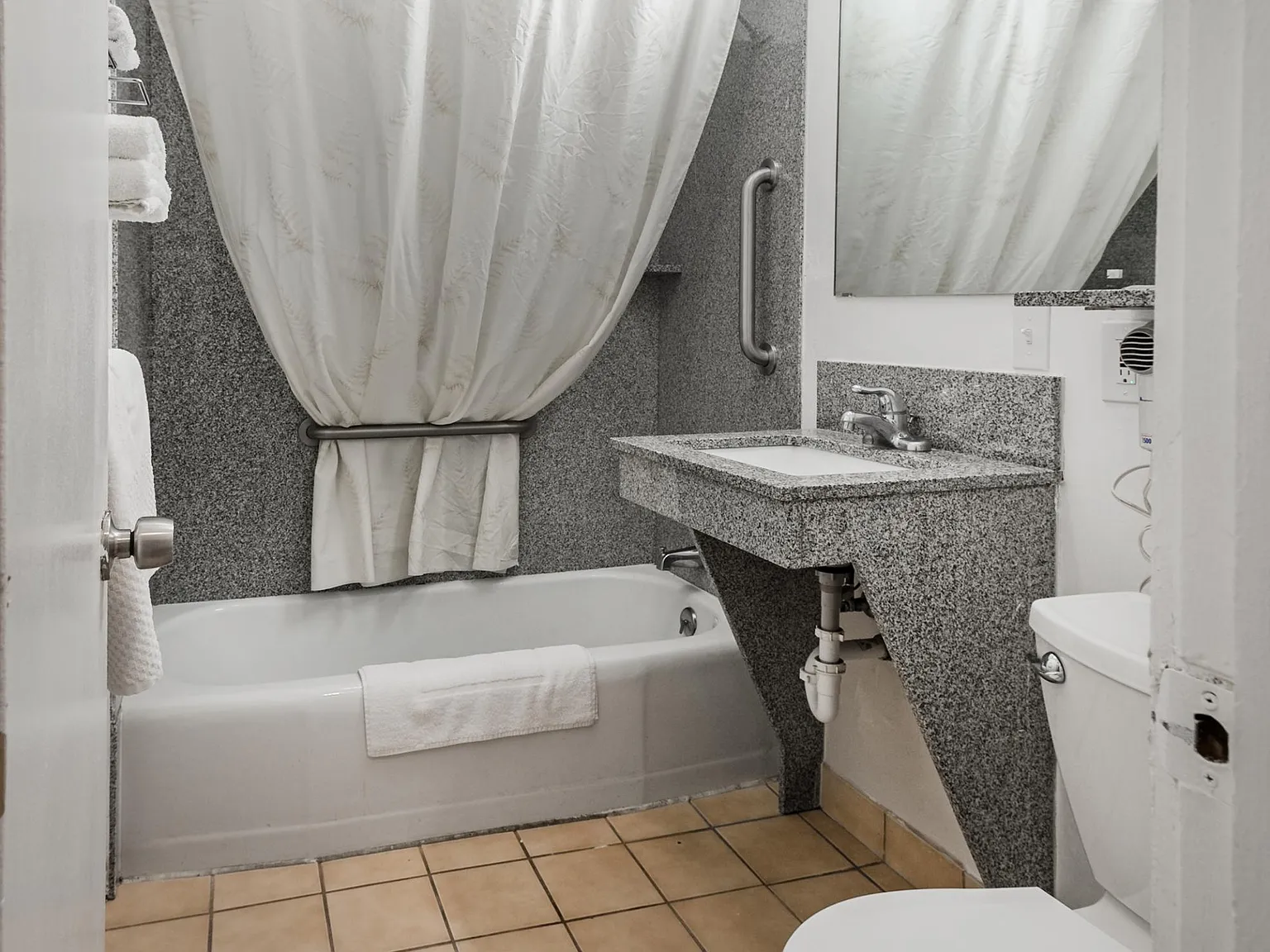 Studio, $1,095 — Photo 4