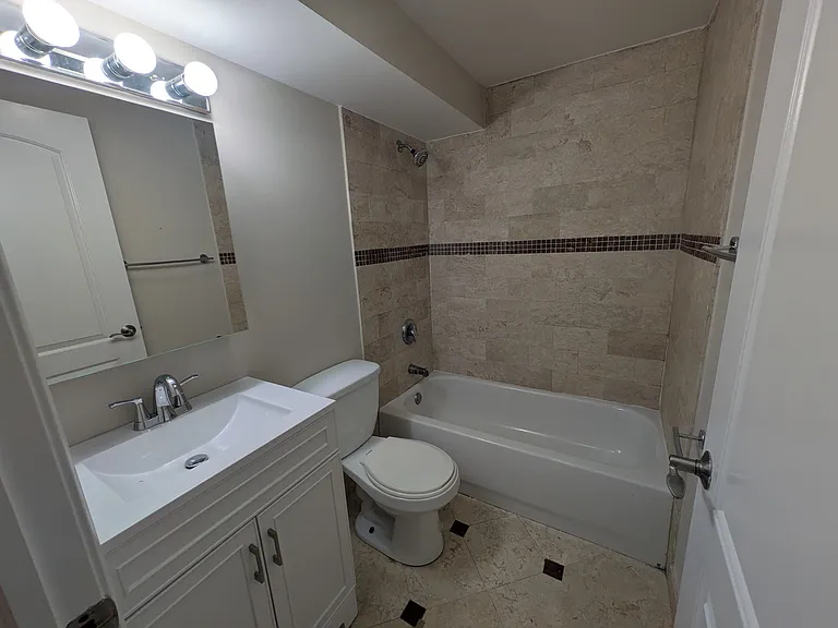 4321 1/2 N Tripp Ave #1W — Photo 14
