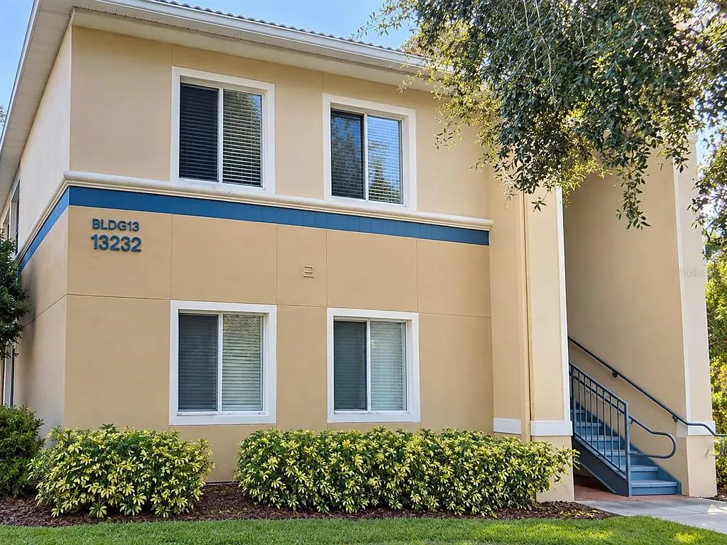 3 bed, 2.0 bath, 1200 sqft, $2,200 — Photo 1