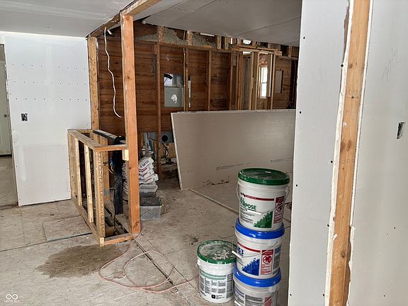 5th image of 2104 Hunter Ave