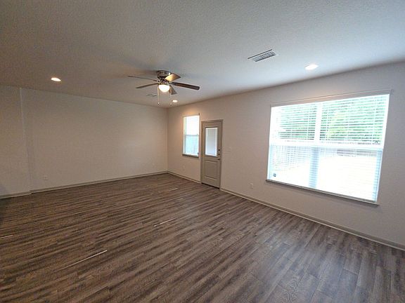4th image of 626 Magnolia Bnd