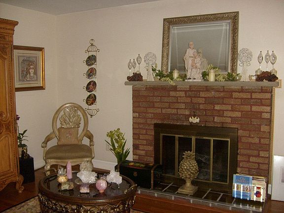 livingromm w/fireplace