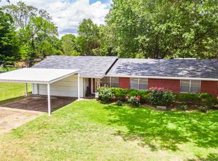 306 N White Oak Rd, White Oak, TX 75693