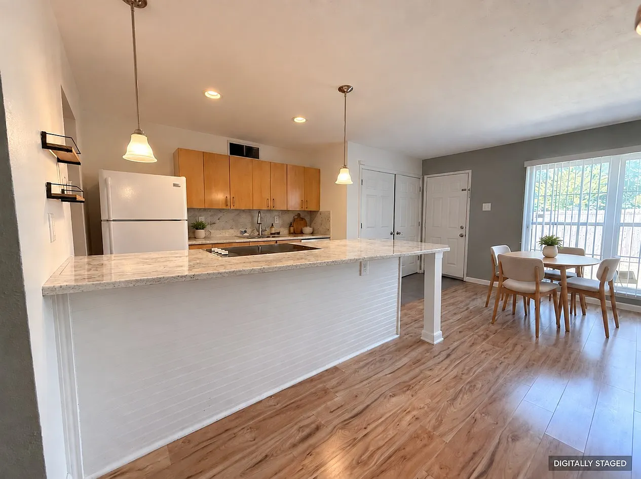 3 bed, 1255 sqft, $1,860 — Photo 4