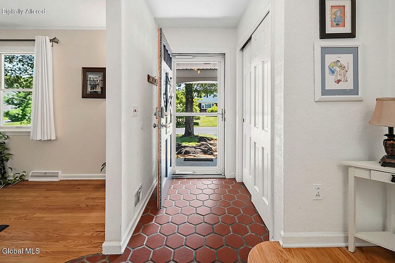 3rd image of 95 Meadowland Street
