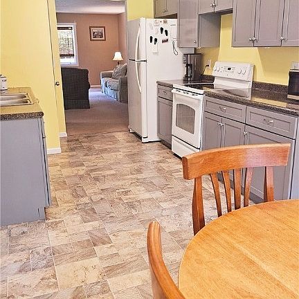 5th image of 15853 Kenwood Dr