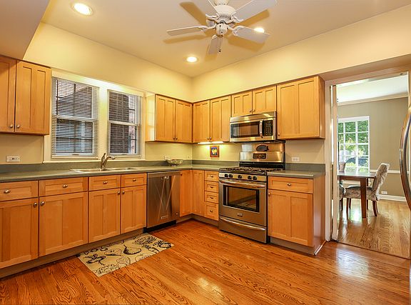 4th image of 2106 Greenwood Ave
