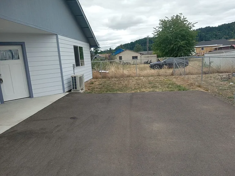 1424 Gleason Ave — Photo 3