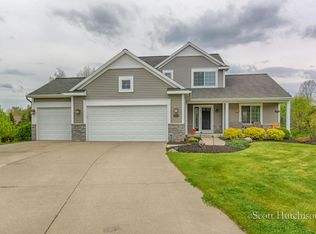 2825 Sunset Ridge Ct NE, Rockford, MI 49341