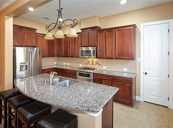 4th image of 2468 Embleton Dr